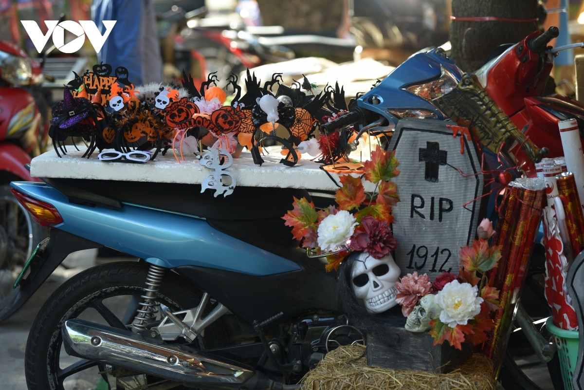 hanoi street gears up ahead of halloween celebrations picture 4