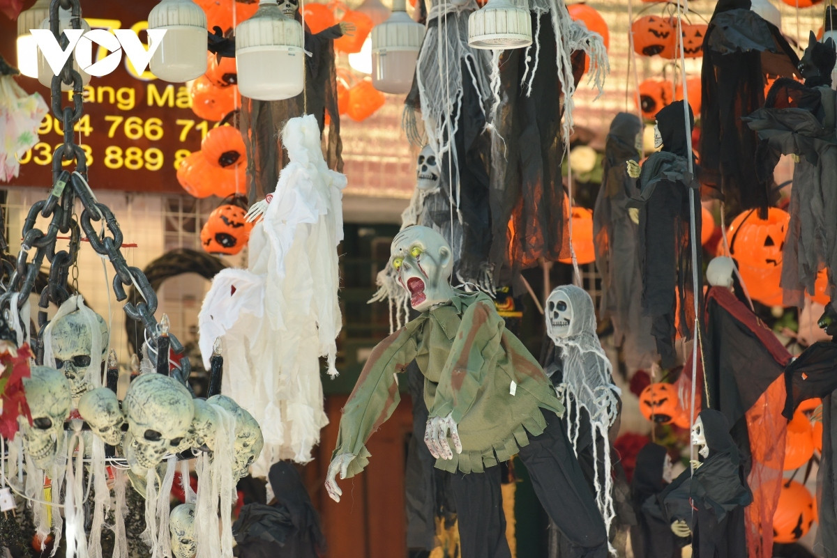 hanoi street gears up ahead of halloween celebrations picture 8