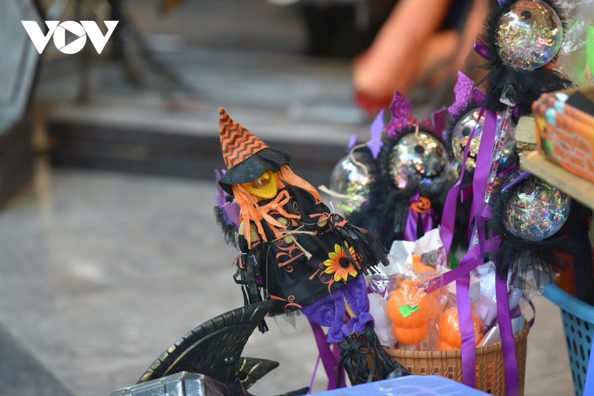 hanoi street gears up ahead of halloween celebrations picture 5
