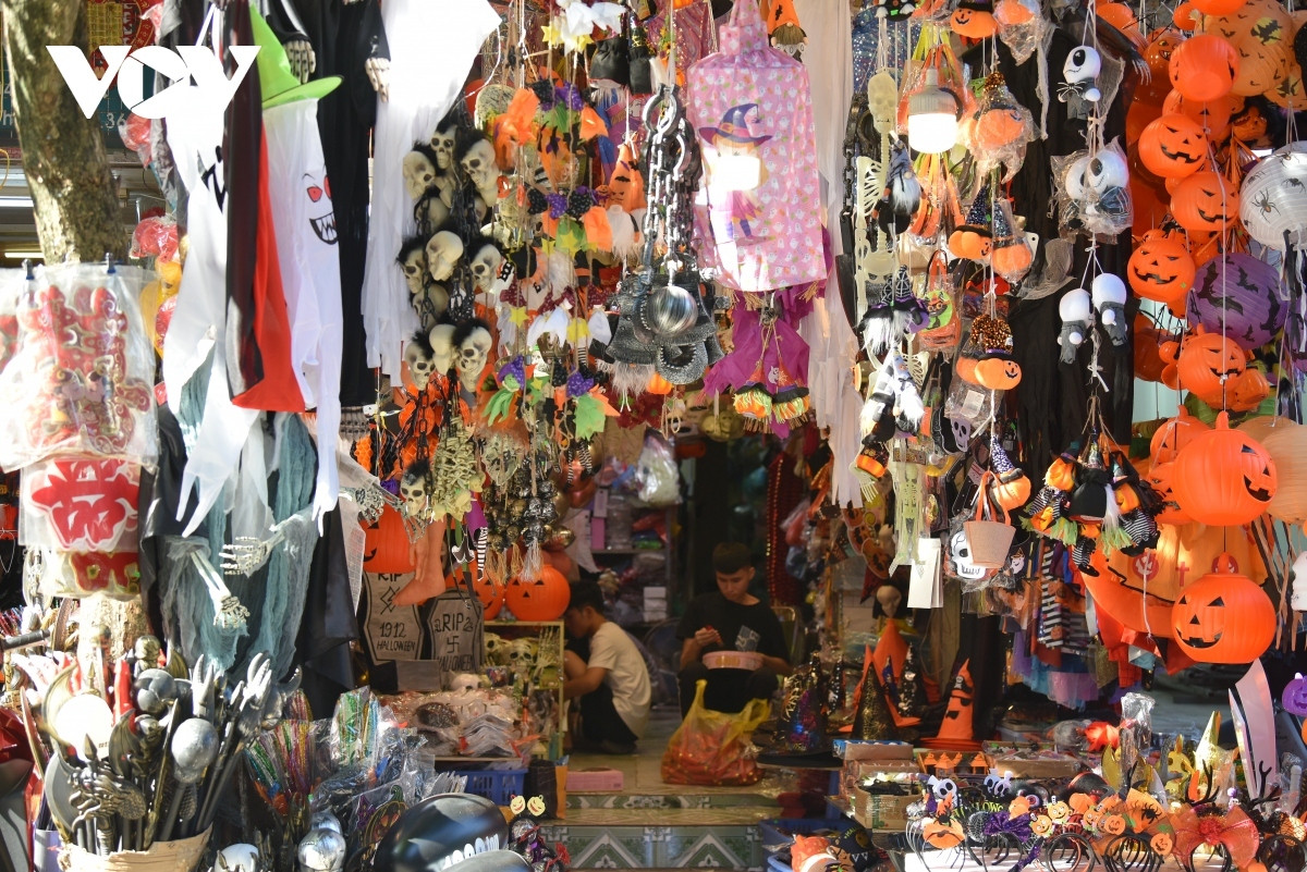 hanoi street gears up ahead of halloween celebrations picture 10