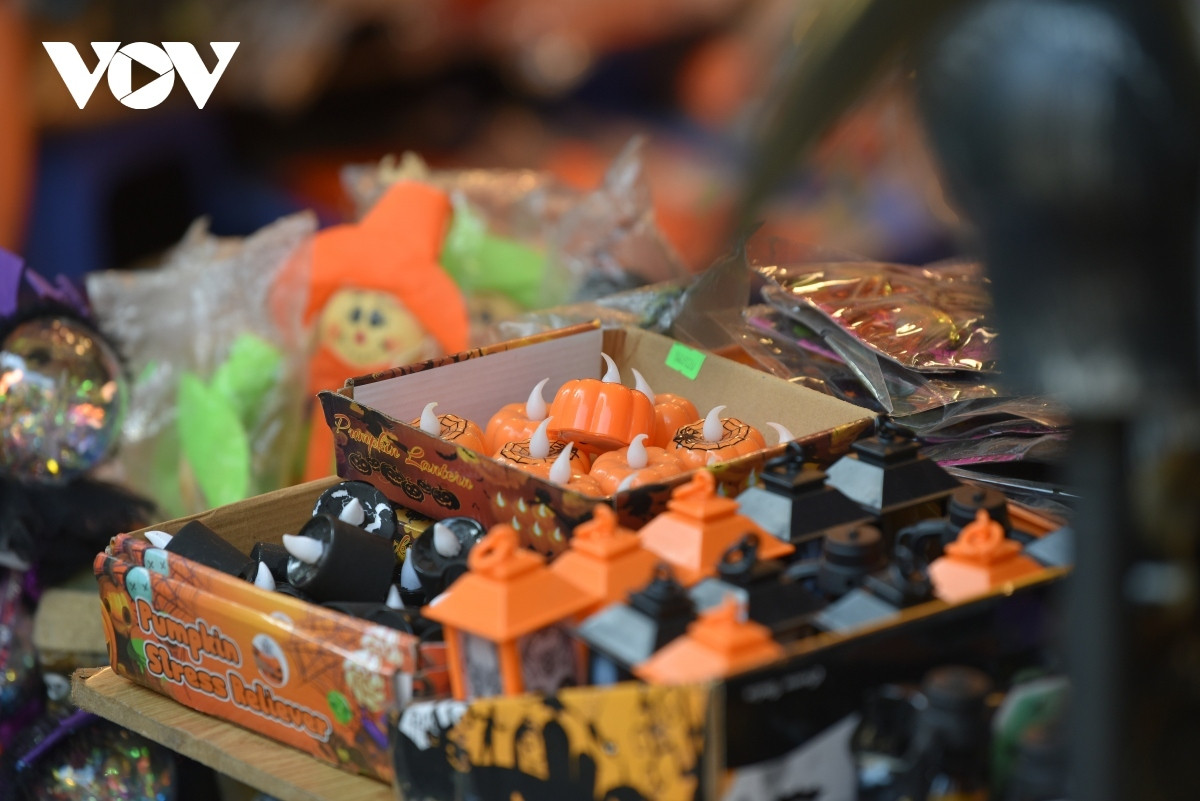 hanoi street gears up ahead of halloween celebrations picture 6