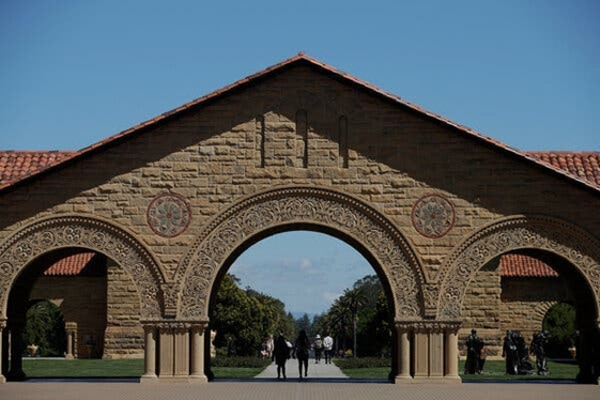 ĐH Stanford xin lỗi vì một quyết định trong quá khứ