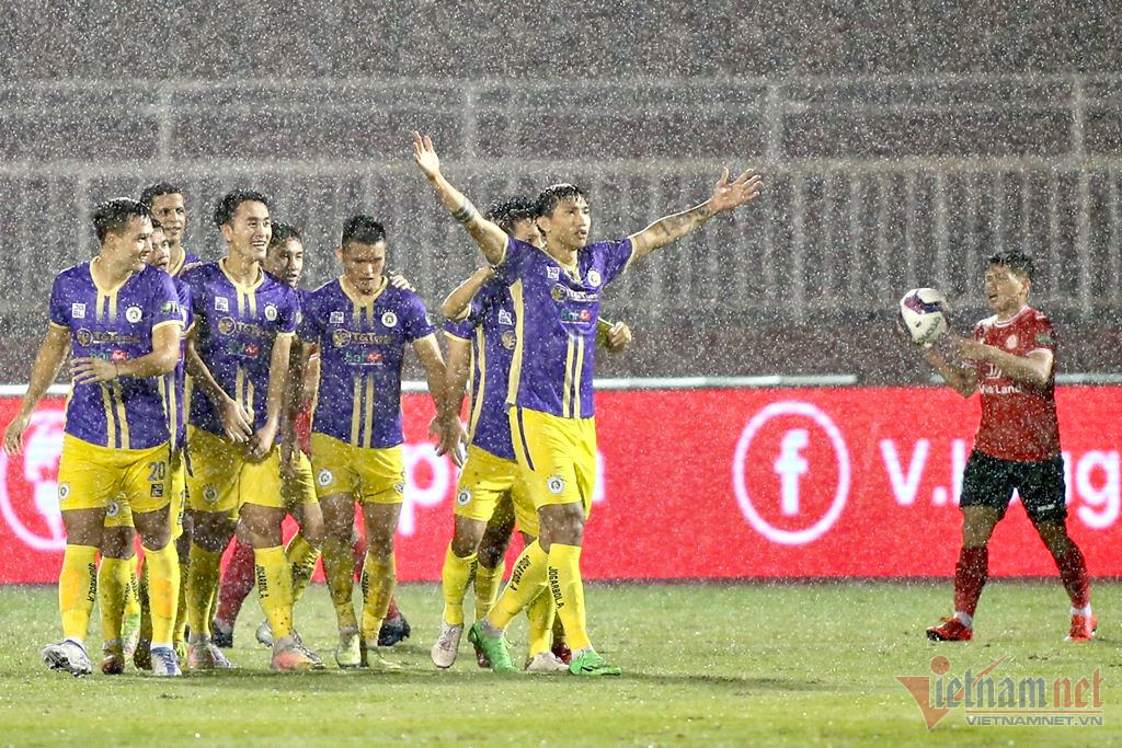 Hà Nội trút mưa bàn thắng vào lưới TPHCM trước trận gặp Hải Phòng
