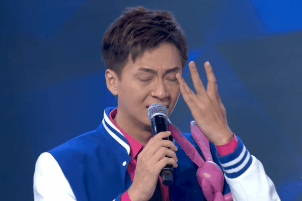 Ngô Kiến Huy khóc nức nở vì Thảo Trang hát quá lay động ở 'Ca sĩ mặt nạ'