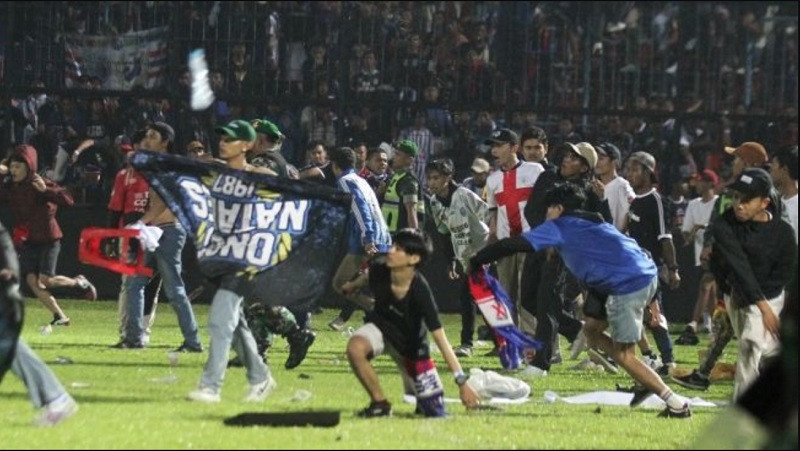 VFF chia buồn bóng đá Indonesia sau thảm kịch