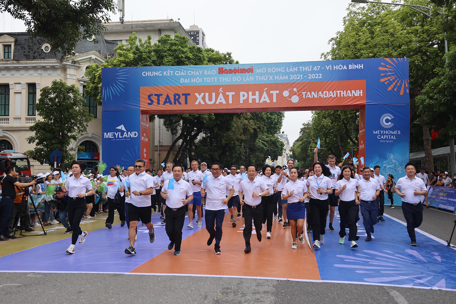 Nhà vô địch SEA Games về nhất giải chạy ở hồ Hoàn Kiếm