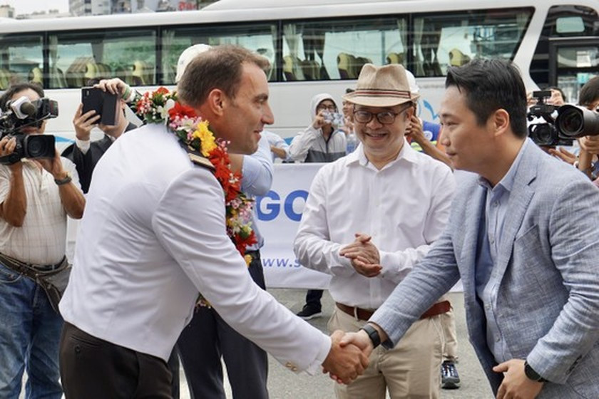 HCMC welcomes first group of cruise ship tourists after Covid-19 pandemic ảnh 2