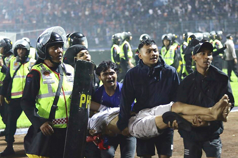 Số người thiệt mạng vụ bạo loạn bóng đá Indonesia liên tục tăng lên