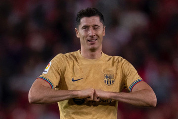 Lewandowski lập đại công, Barca leo lên đầu bảng