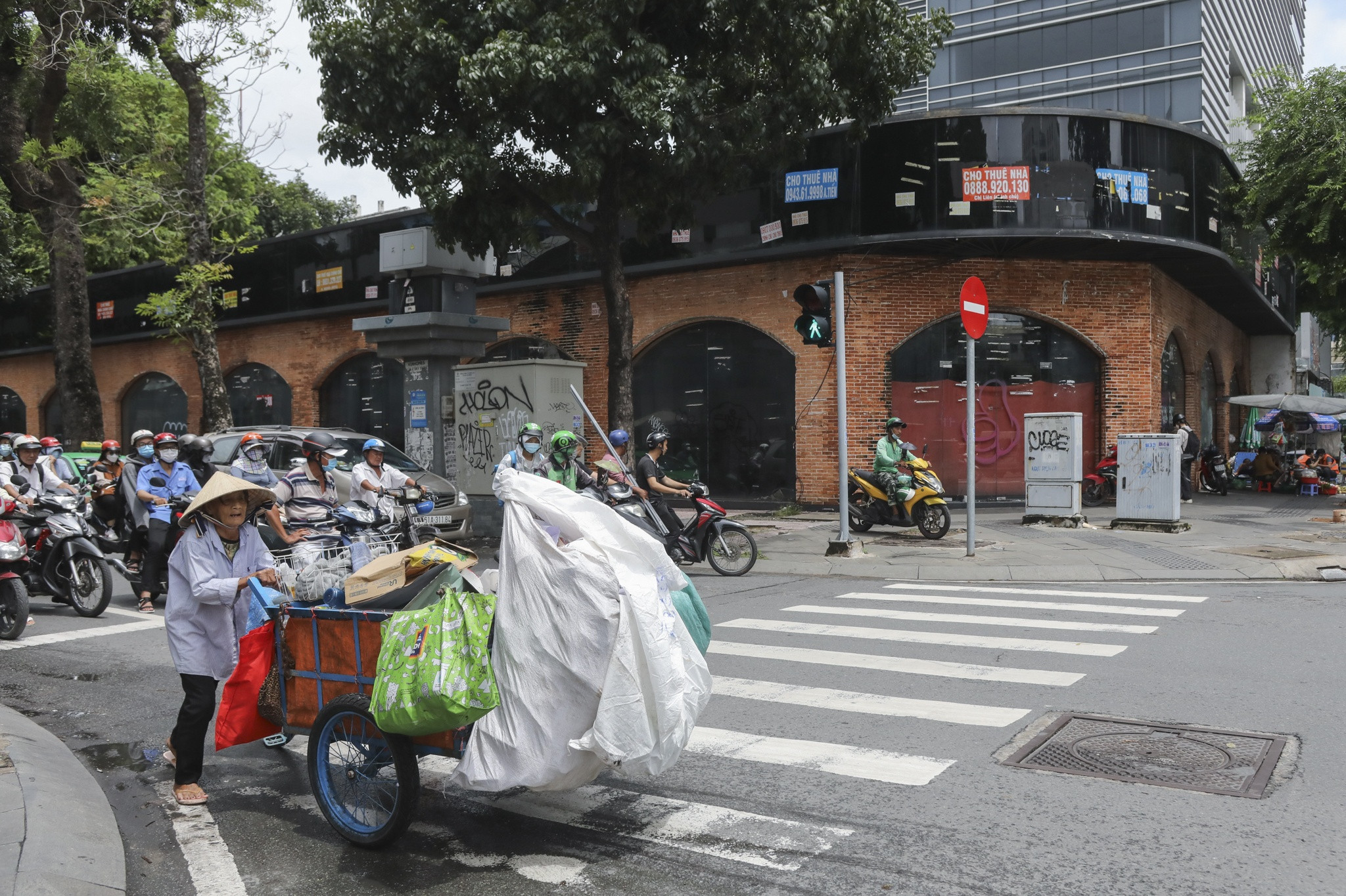 mat bang trung tam anh 9