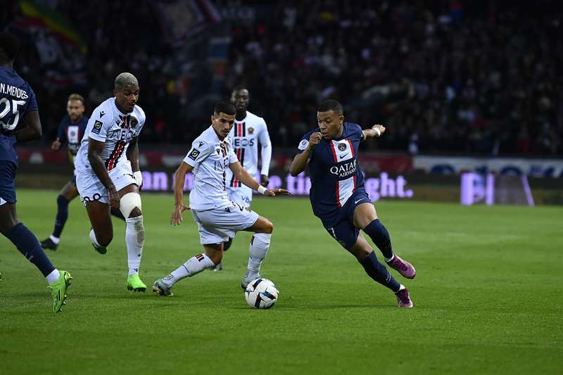 Đội khách Nice có bàn gỡ hòa 1-1 ngay ở đầu hiệp hai nhờ công của Laborde 