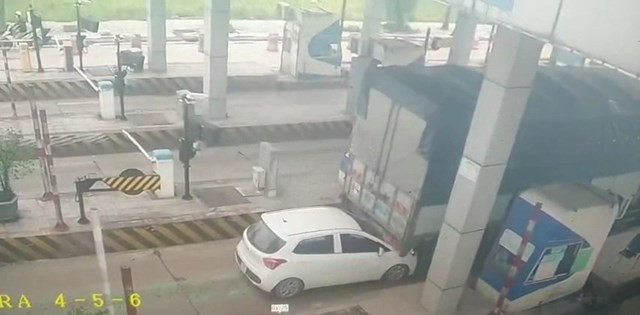 'Trốn' phí khi qua trạm BOT Quảng Trị, ô tô con húc vào đuôi xe tải