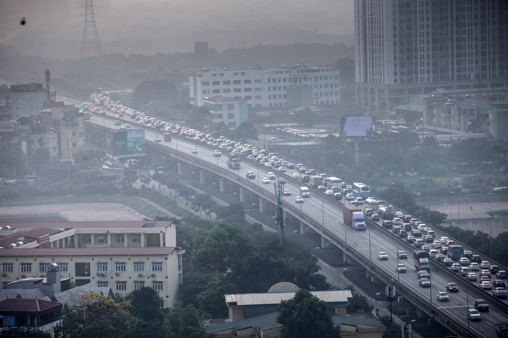 Bệnh viện lớn, trường đại học vẫn ở nội đô, Hà Nội thu phí khó giảm ùn tắc