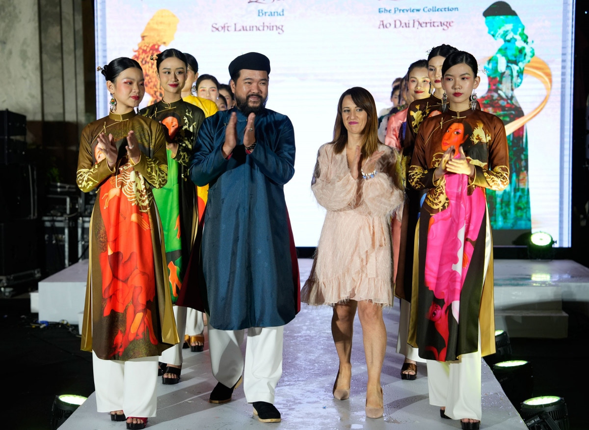 hanoi hosts ao dai fashion show by italian designer picture 1