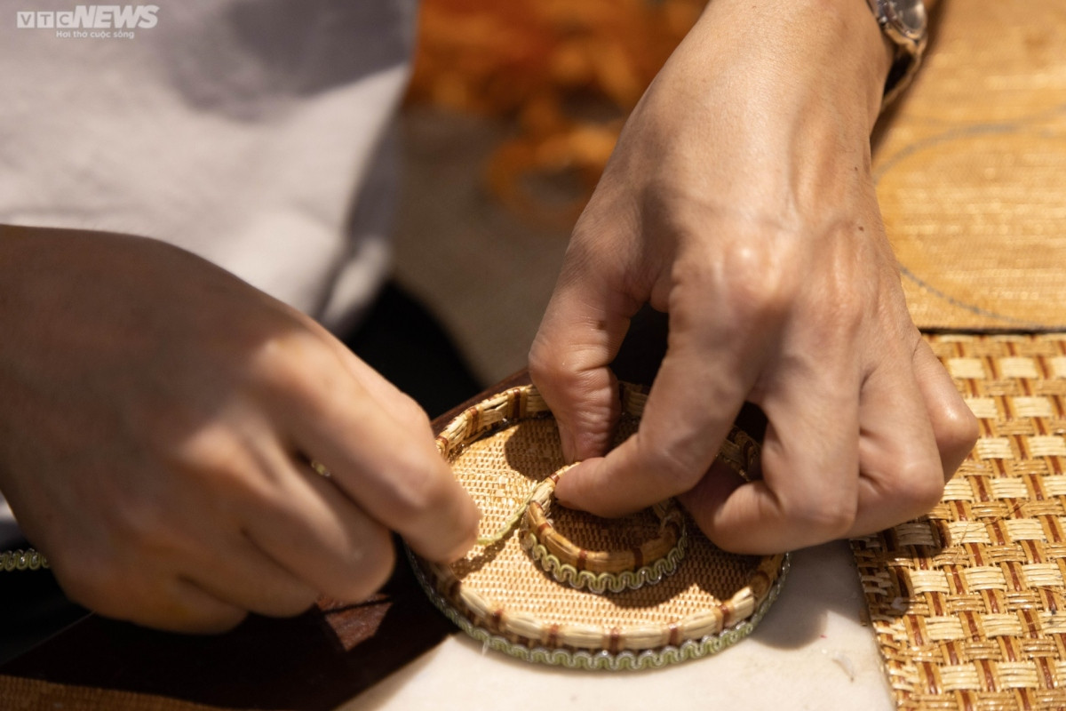 hanoian artist preserves costume culture of 54 ethnic groups through dolls picture 8