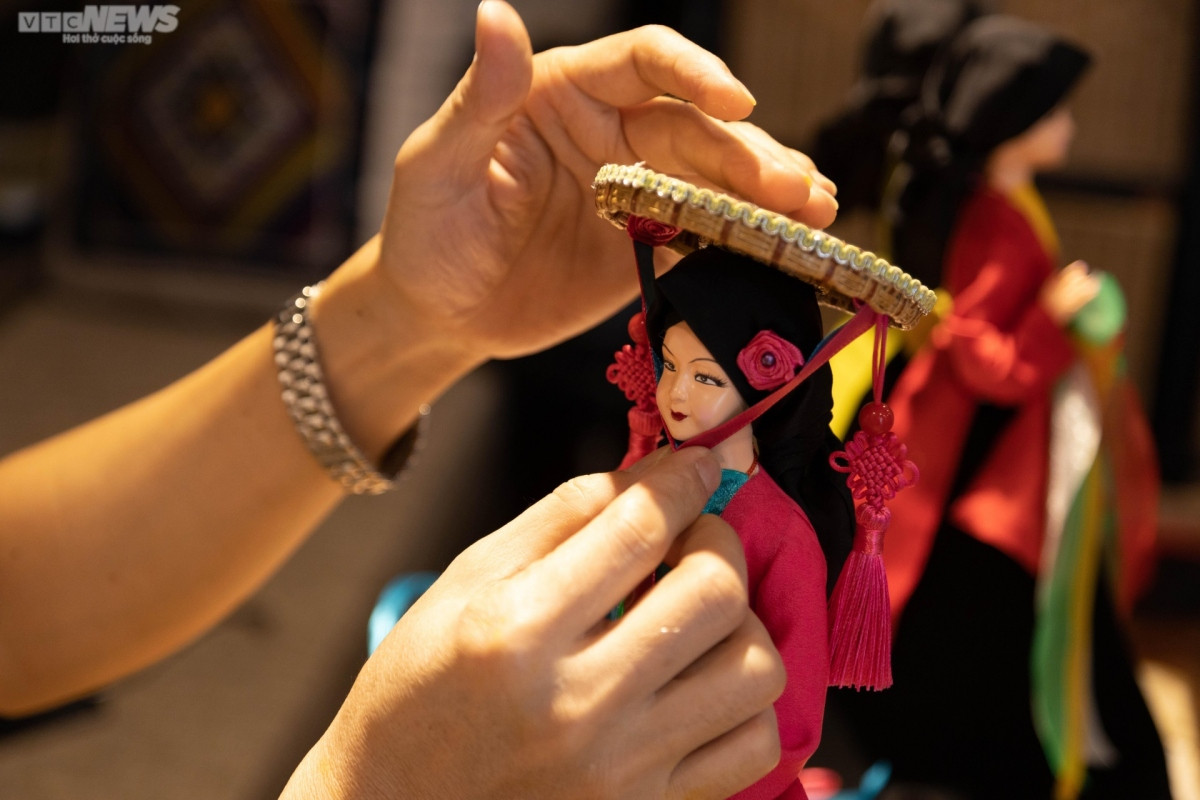 hanoian artist preserves costume culture of 54 ethnic groups through dolls picture 7