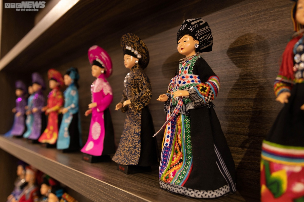 hanoian artist preserves costume culture of 54 ethnic groups through dolls picture 10