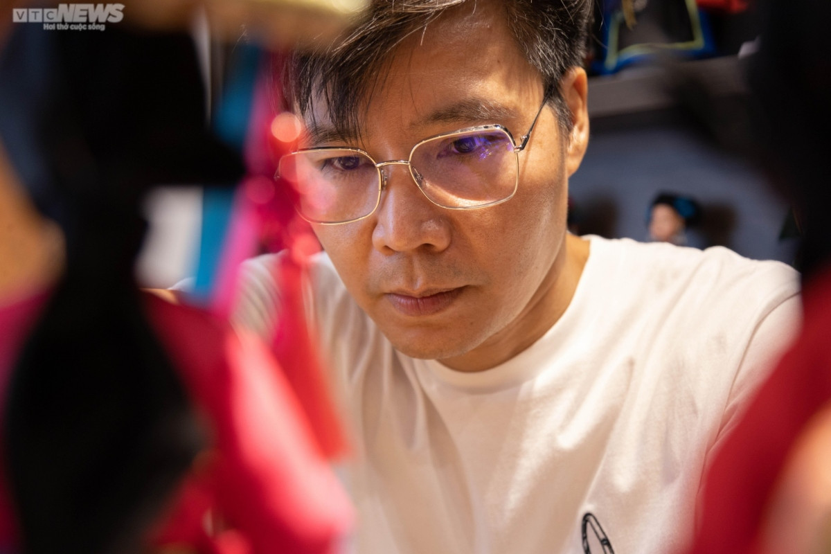 hanoian artist preserves costume culture of 54 ethnic groups through dolls picture 4