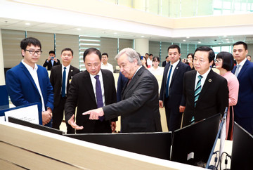 Tổng Thư ký Liên Hợp Quốc thăm nơi ‘bắt bệnh ông trời’ của Việt Nam