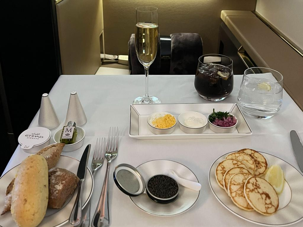 Du khách bay 2.000 chuyến, đi 6 triệu cây số tìm bữa ăn ngon nhất trên máy bay