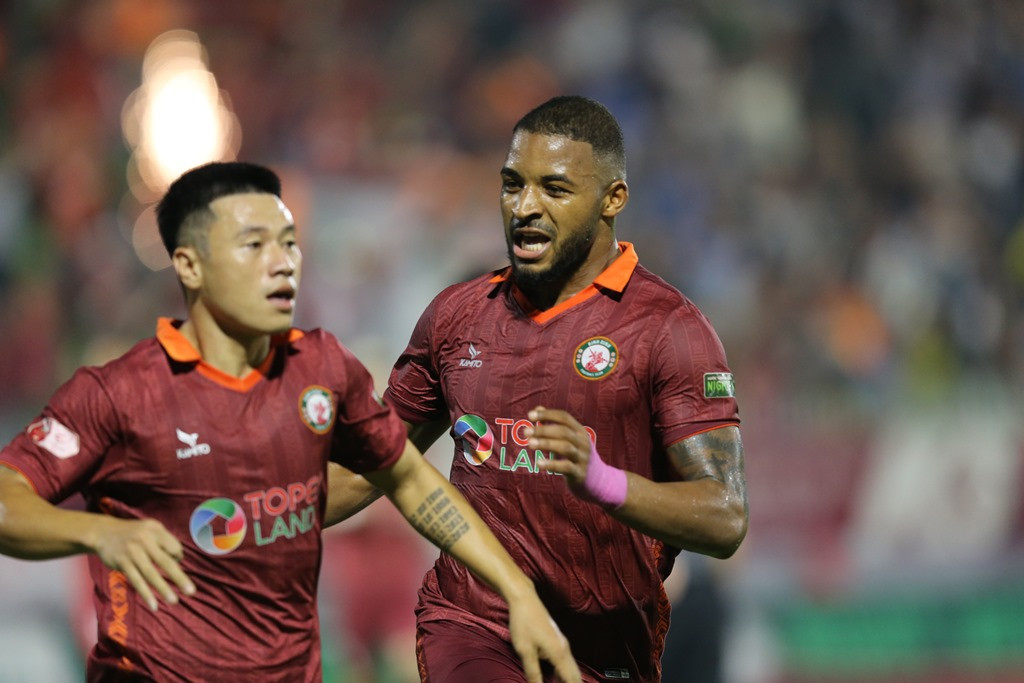 Thắng đậm Sài Gòn, Bình Định áp sát Hà Nội