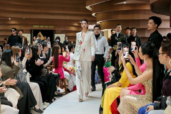 Over 100 models perform at “Footsteps of Legacy”