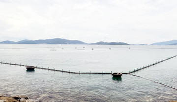 Giàn phao nổi chiếm mặt biển vịnh Nha Trang cùng nhà hàng vi phạm bị xử lý