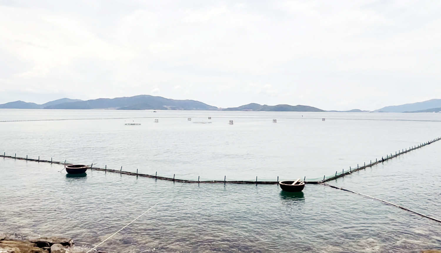 Giàn phao nổi chiếm mặt biển vịnh Nha Trang cùng nhà hàng vi phạm bị xử lý
