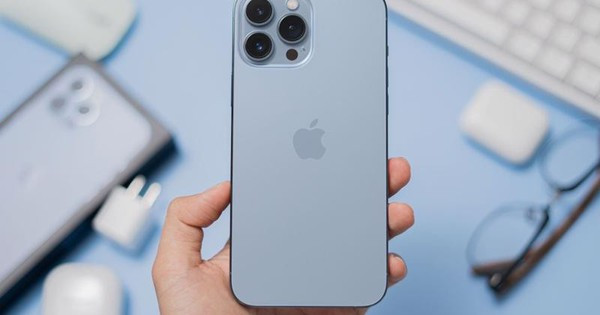 Giá iPhone 13 bất ngờ tăng mạnh