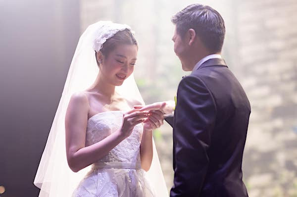 Mỹ Linh 2 lần khóc trong lễ cưới với thiếu gia Vinh Quang