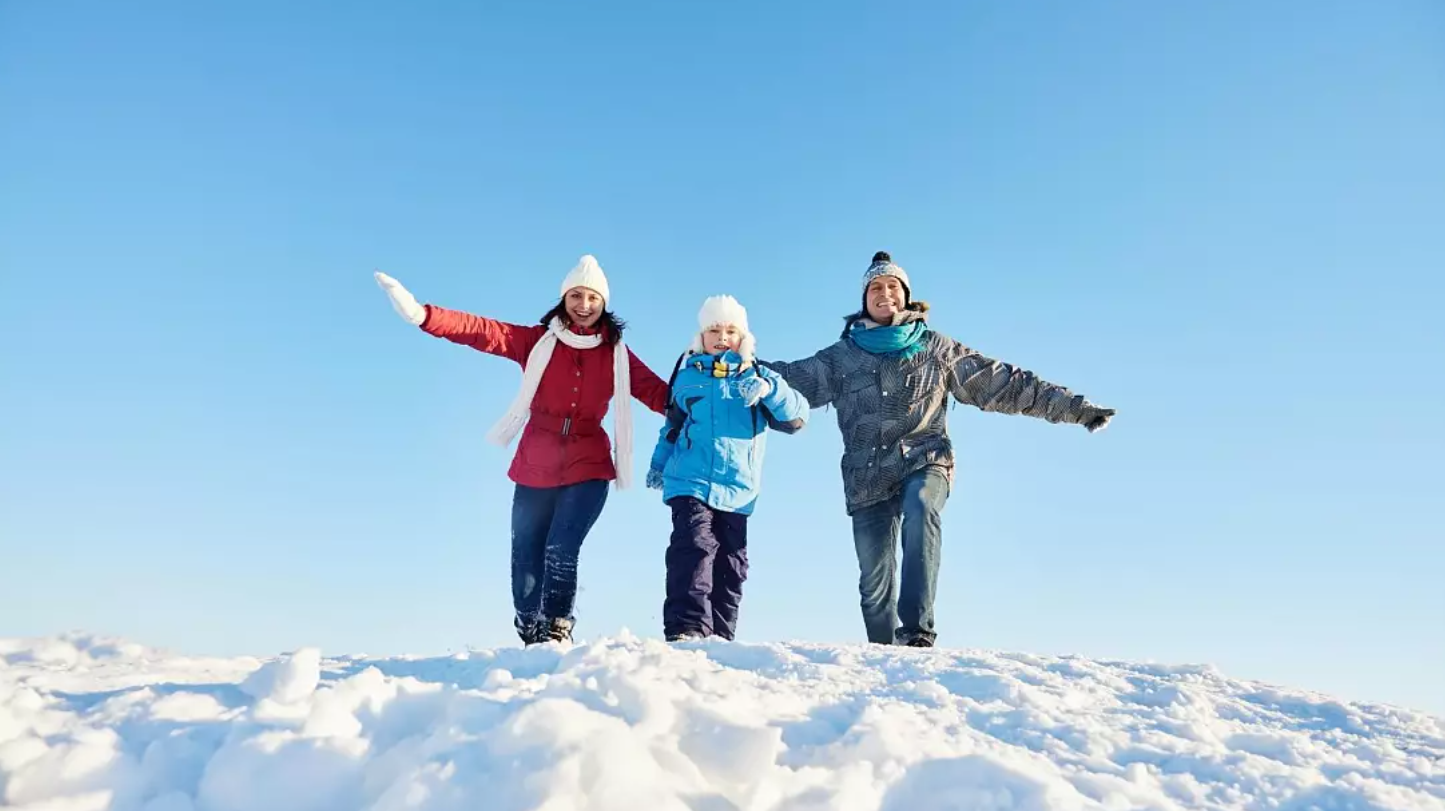 Cho con nghỉ học để du lịch giá rẻ, phụ huynh Châu Âu đối mặt phạt tiền và phạt tù