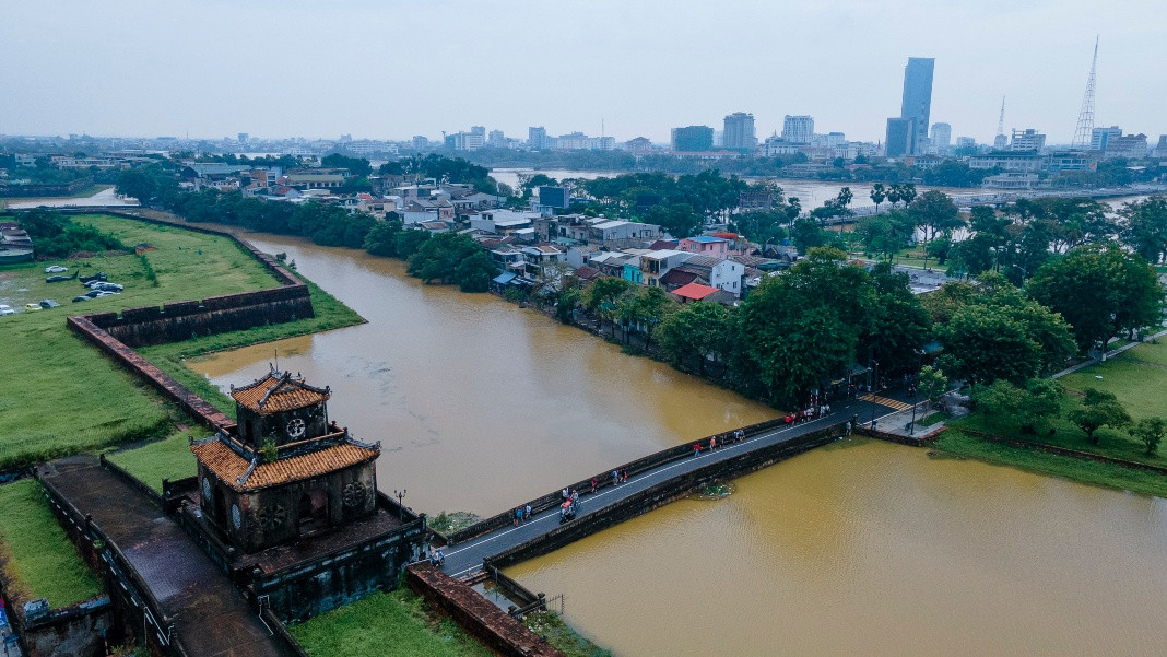 Tourists come back to Hue after storm Sonca