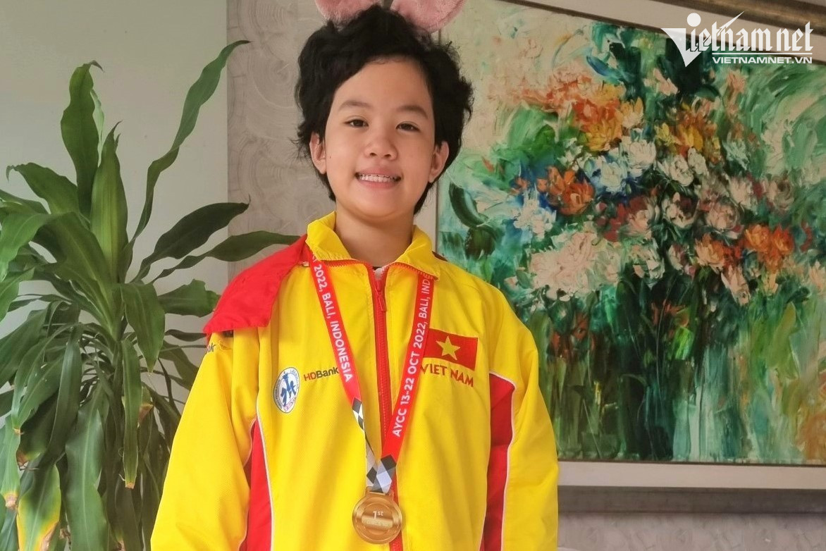9 ngày thi đấu dù ốm sốt, cô be lớp 5 giành 4 Huy chương Vàng cờ vua trẻ Châu Á