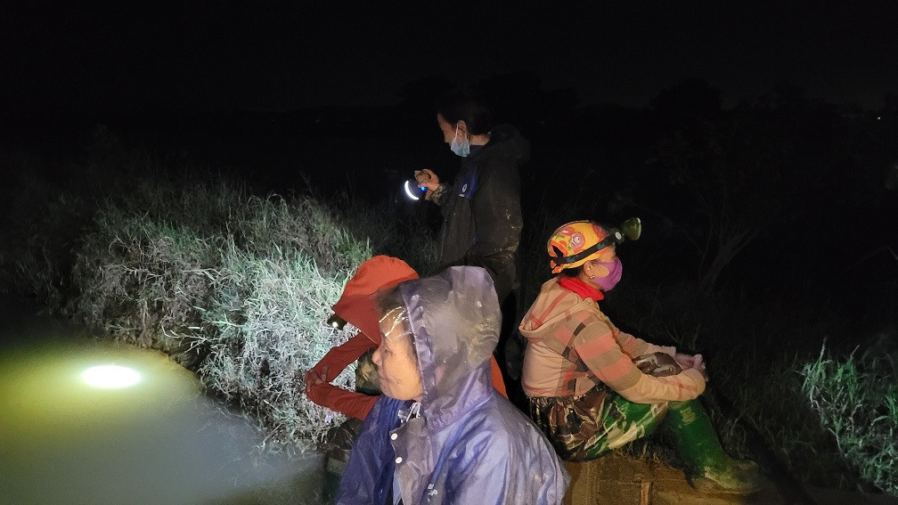 Sandworm hunting season in Ha Tinh