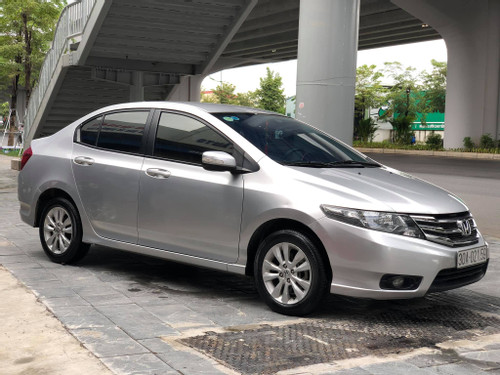 Loạt xe sedan cũ tầm giá 300 triệu đồng nên mua