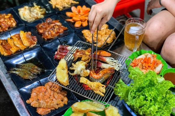 Ngán ngẩm chuyện ăn buffet: Đi 3 đòi tính tiền 2