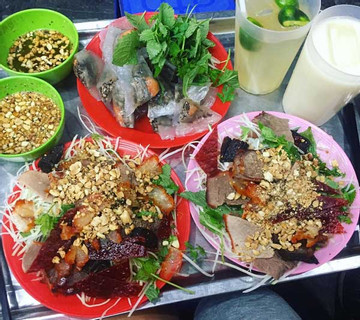 Famous snacks around Hoan Kiem Lake
