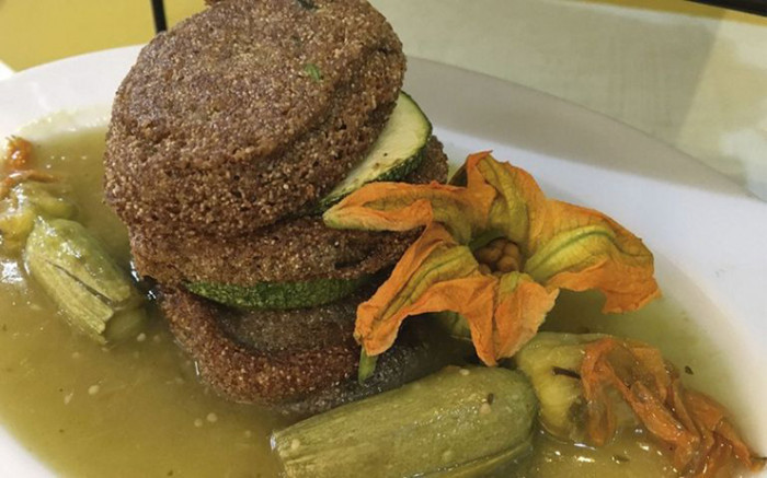 Trứng loại ruồi này được ví như “đồ ăn dành cho các vị thần”, sánh ngang trứng cá muối 4