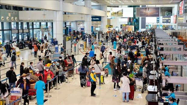 Vietnamese airports expected to serve 100 mln passengers in 2022 hinh anh 1
