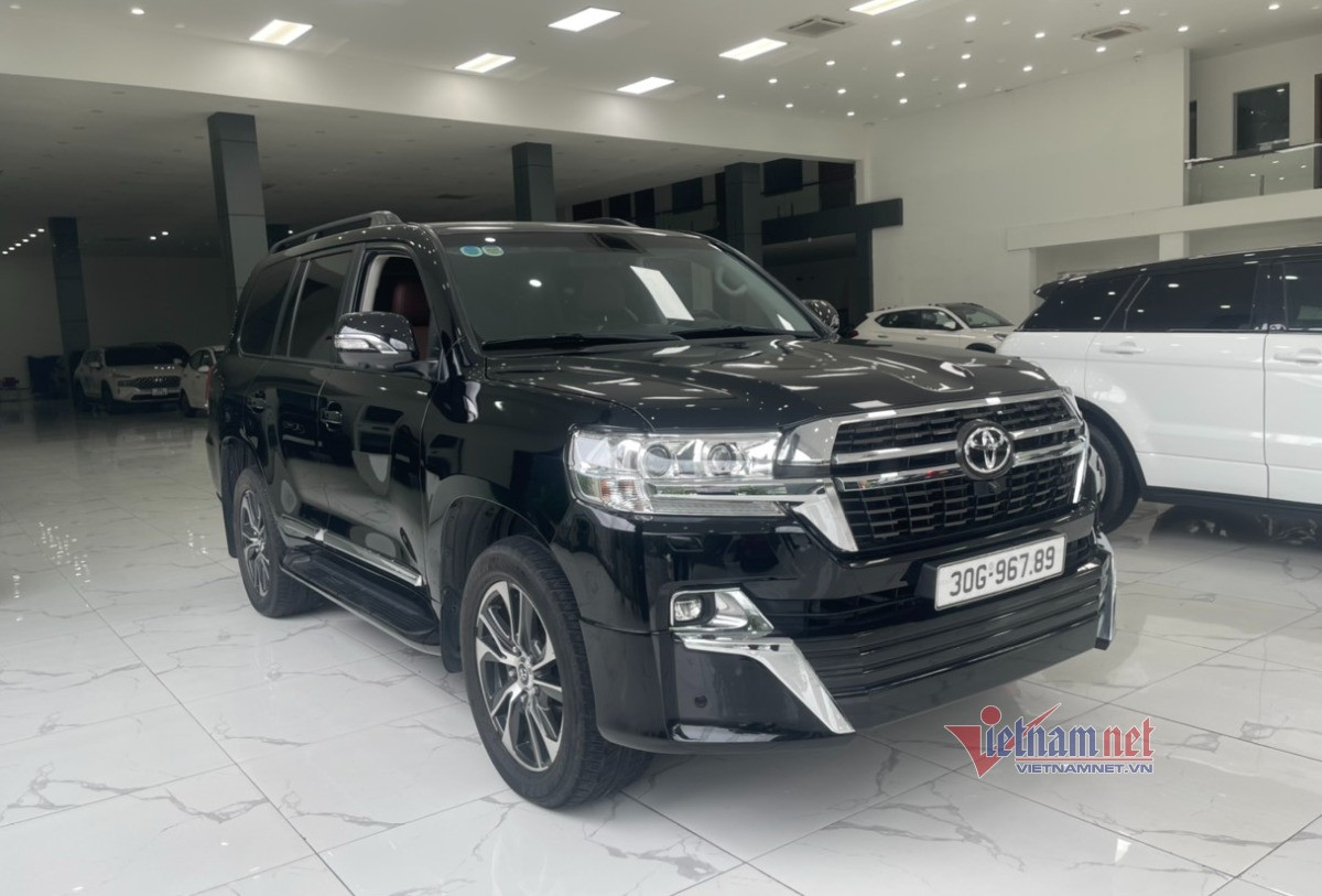 Toyota Land Cruiser 2013 giá 2,9 tỷ đồng nhờ biển đẹp 6789