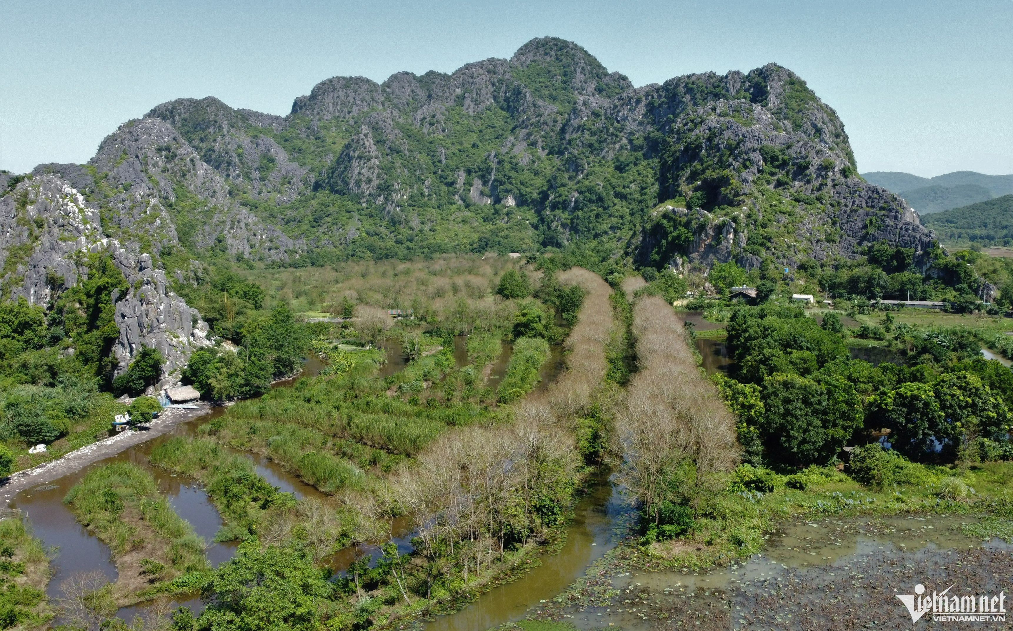 Admire the beautiful and magical cave in Thanh Hoa