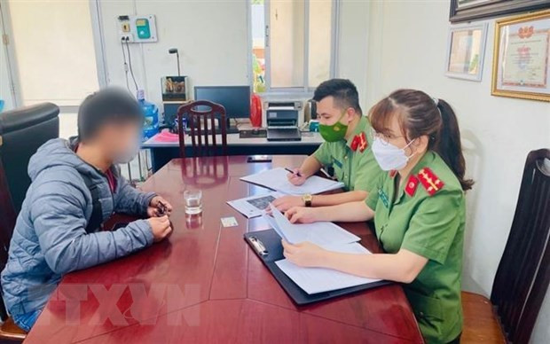 Ministry of Public Security to deal with those who spread false economic news hinh anh 1