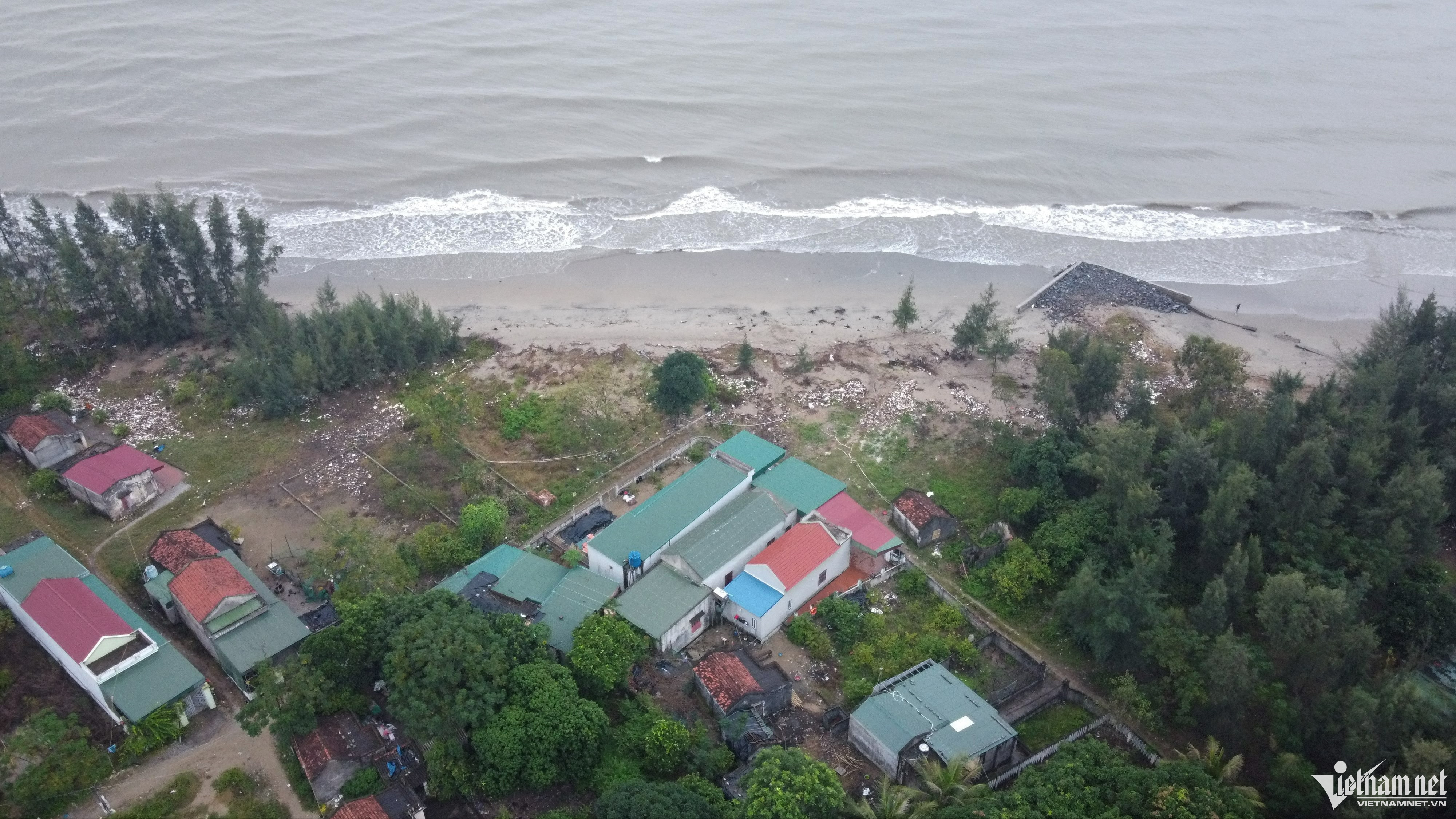 Biển ‘dọa nuốt’ 30 nhà dân, Thanh Hóa ban bố tình huống khẩn cấp