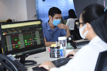 Shares to continue downtrend but long-term outlook still positive: experts