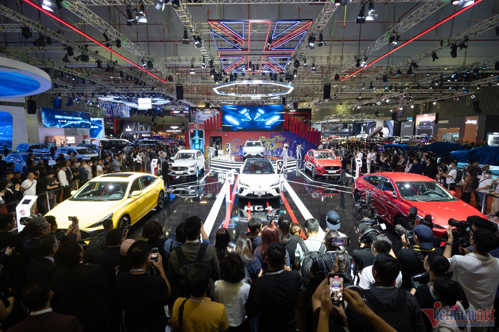 Loạt xe đẹp long lanh tại Triển lãm ô tô Việt Nam 2022