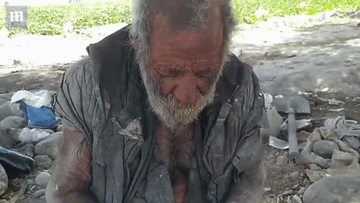 Người đàn ông bẩn nhất thế giới, hơn nửa thế kỷ không tắm