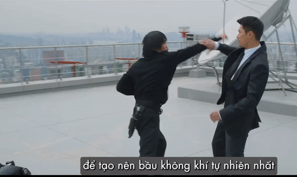 Cảnh đánh đấm nghẹt thở của Hyun Bin trên nóc tòa nhà 40 tầng