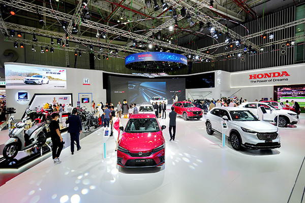 VietNam Motor Show 2022: Gian hàng của Honda hút khách với Civic Type R