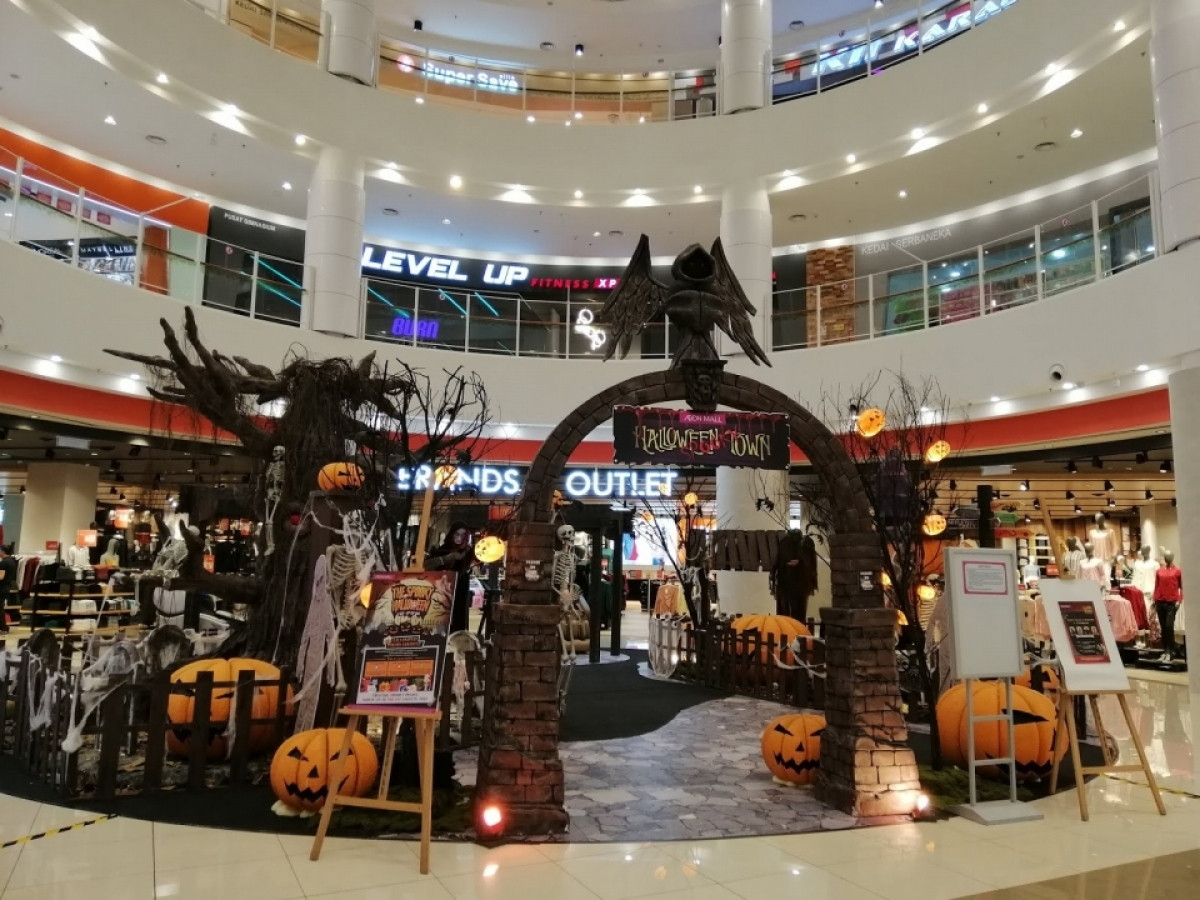 best halloween hangout spots in hanoi picture 3