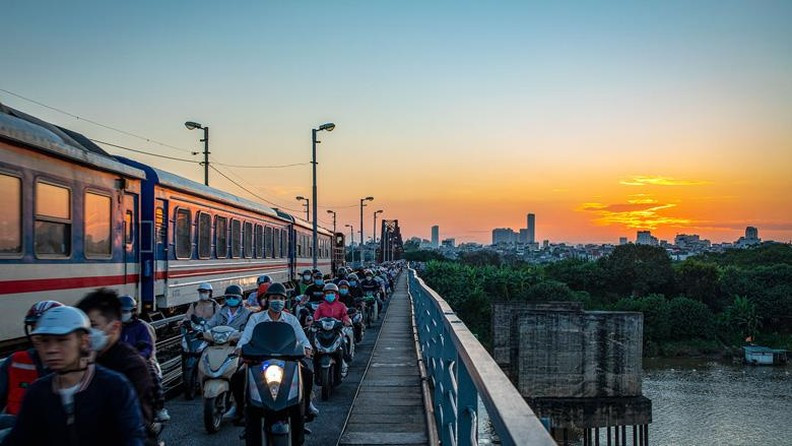 Long Bien Bridge - A priceless part of Hanoi’s history ảnh 1